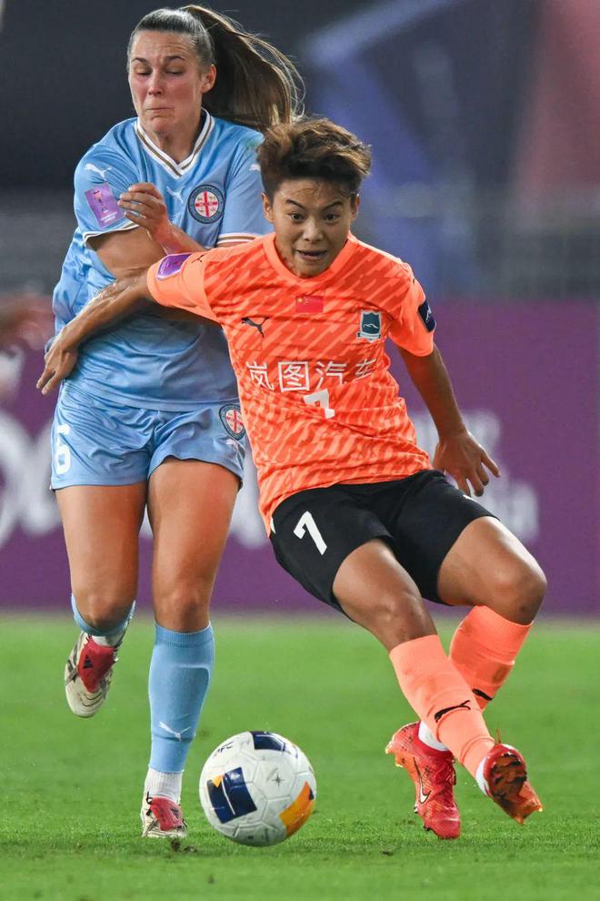 武漢女足奪冠，捧亞冠金杯！