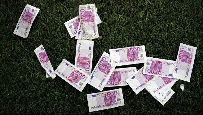 巴黎歐冠奪冠，金錢味濃，攬1.2億