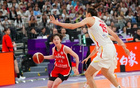 中國女籃敗北，張子宇17+9難救局！全隊情緒低落。